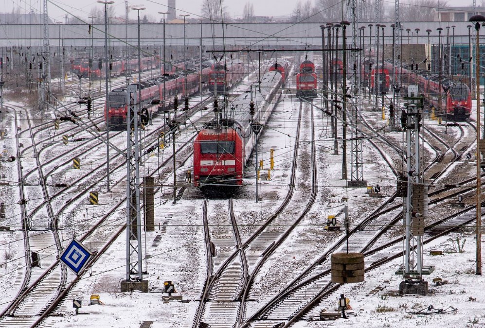 Winterwetter sorgt für Unfälle und Verkehrseinschränkungen Winterwetter sorgt für Unfälle und Verkehrseinschränkungen