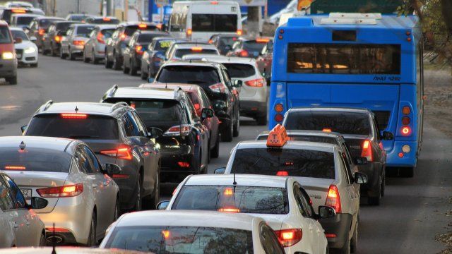 Unfall führt zu Stau auf der B9