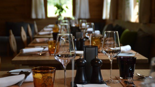 Dehoga rechnet mit Preiserhöhungen und Insolvenzen in Gastronomie