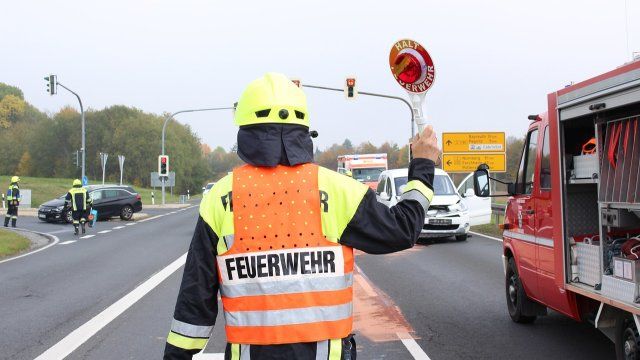 Diesel läuft aus: Verkehr auf A48 nach Unfall beeinträchtigt