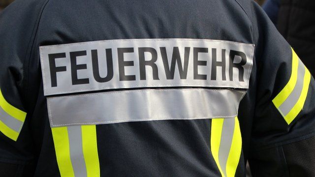 Westerwald: Brand eines Holzunterstandes