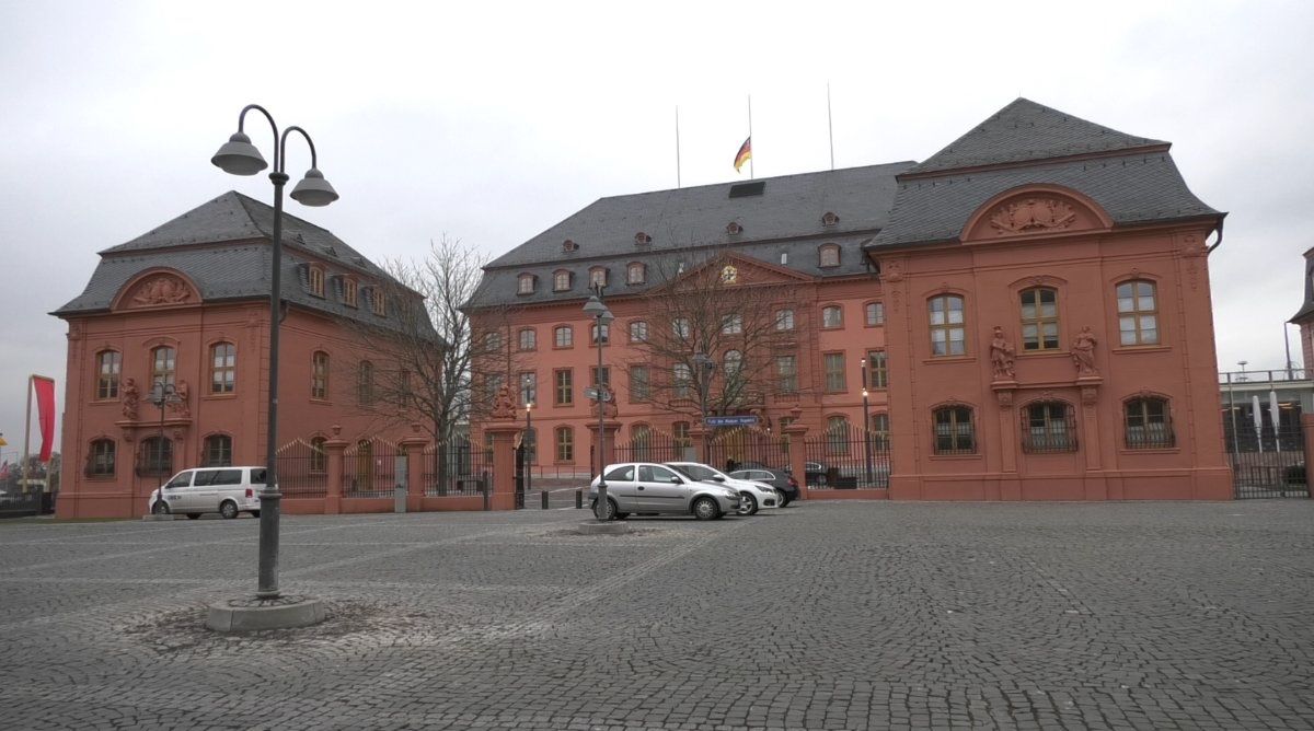 AfD will Abschaffung von Herkunftssprachen-Unterricht und mehr Polizei AfD will Abschaffung von Herkunftssprachen-Unterricht und mehr Polizei