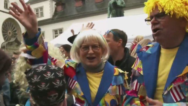 Karnevalsumzug zieht durch Bad Neuenahr