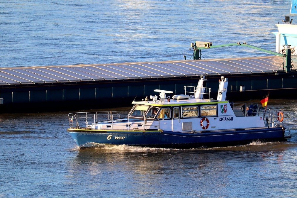 Tankschiff fährt sich auf der Mosel fest Tankschiff fährt sich auf der Mosel fest