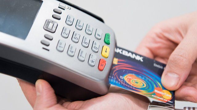 Land soll finanziell bei Bezahlkarte helfen