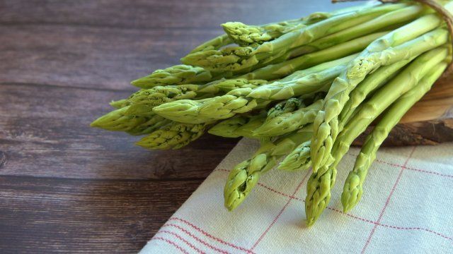 Frühe Spargelernte - Zu Ostern soll es schon Verkaufsstände geben