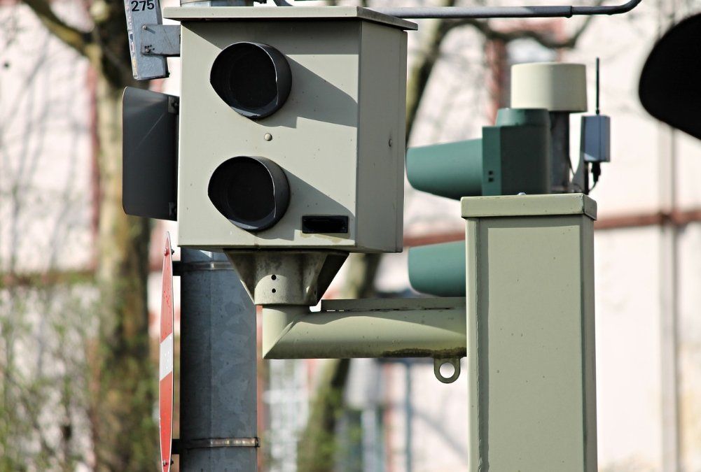 Bus im Kamp-Bornhofen innerorts mit 95km/h Bus im Kamp-Bornhofen innerorts mit 95km/h