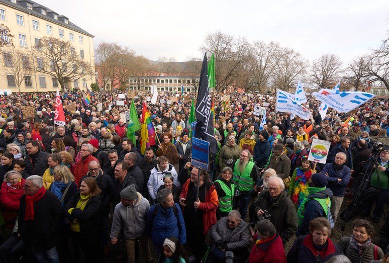 Über 126 000 Menschen demonstrierten gegen rechts Über 126 000 Menschen demonstrierten gegen rechts