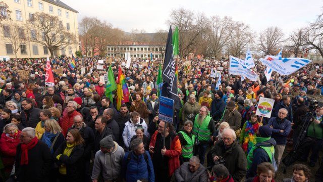Über 126 000 Menschen demonstrierten gegen rechts