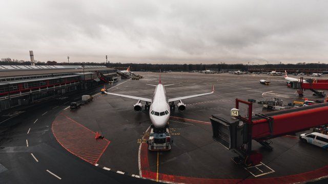 Neuer Beton für das Vorfeld am Flughafen Hahn
