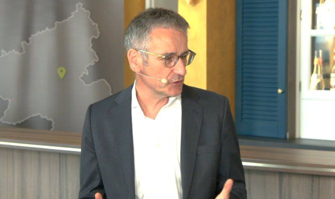 Landtagspräsident Hering fordert mehr Geld für Demokratieförderung Landtagspräsident Hering fordert mehr Geld für Demokratieförderung