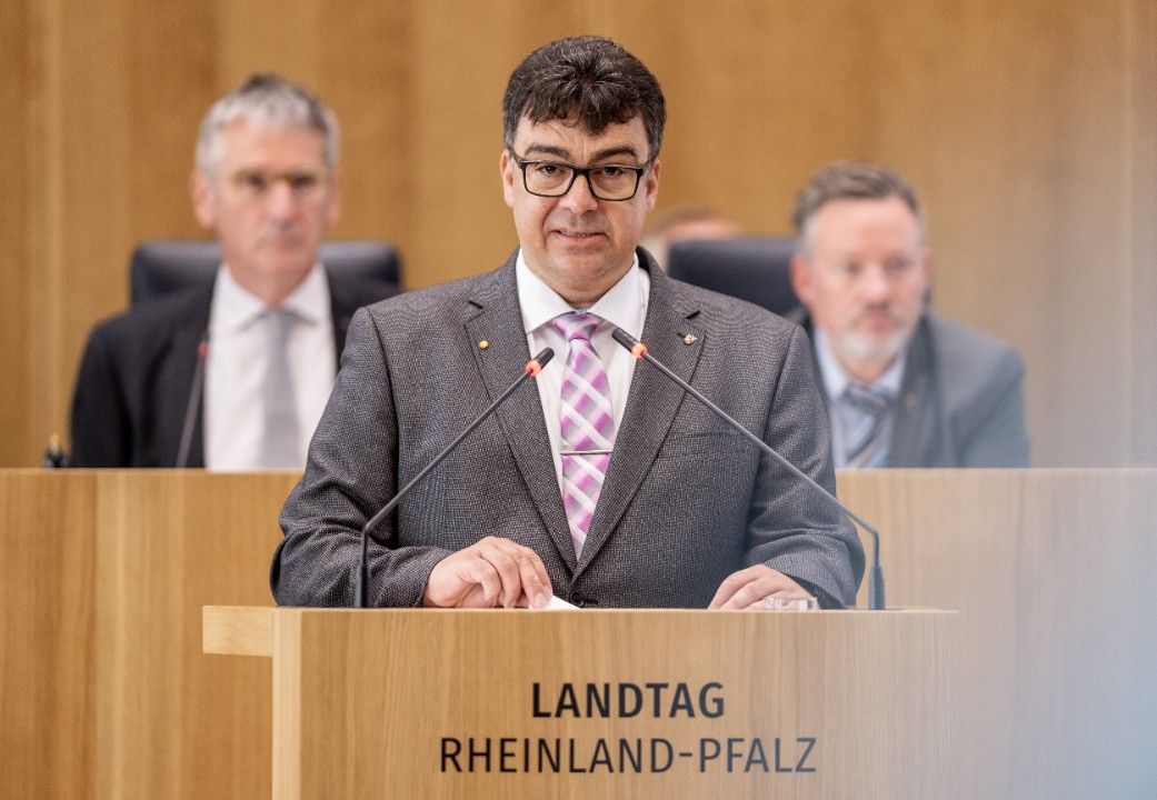 Schwab wird neuer Fraktionschef der Freien Wähler Schwab wird neuer Fraktionschef der Freien Wähler