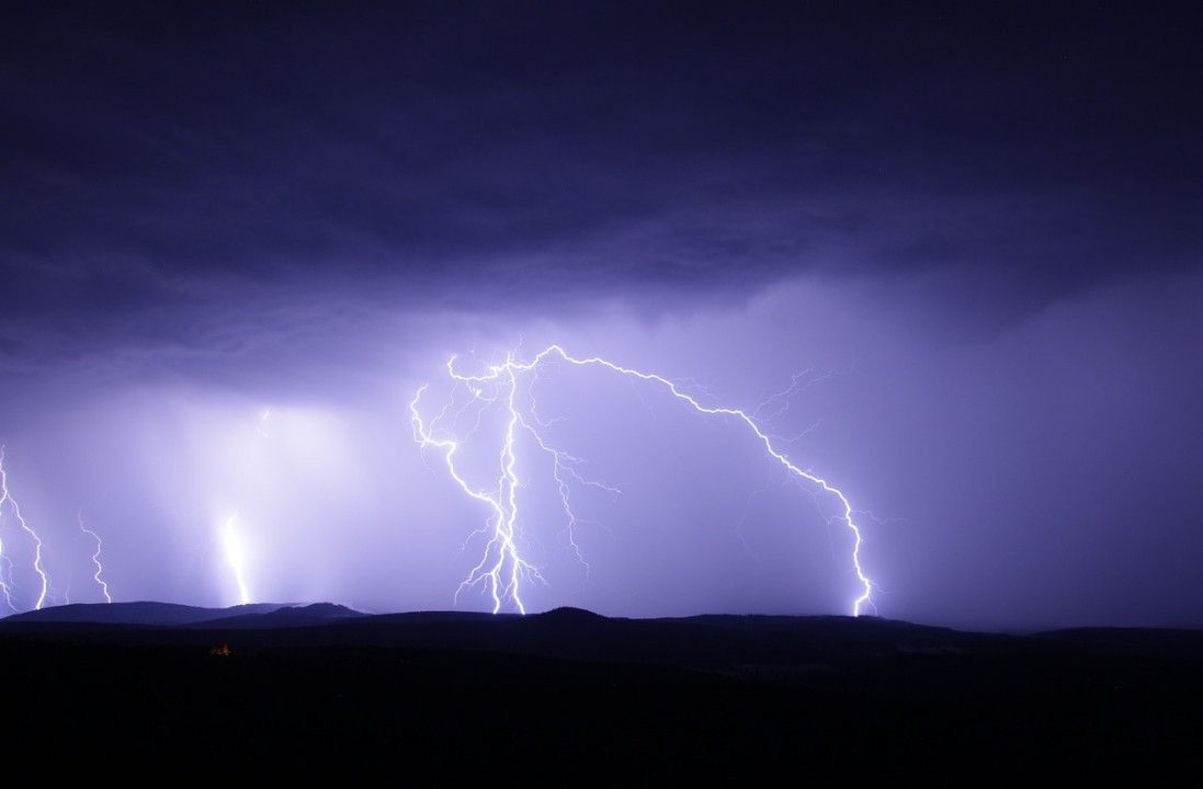 Gewitter mit Starkregen und Hagel möglich