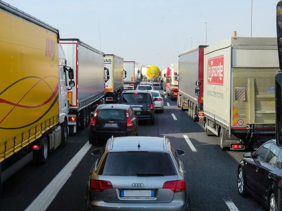 Drei Verletzte bei Unfall an Stauende auf A61