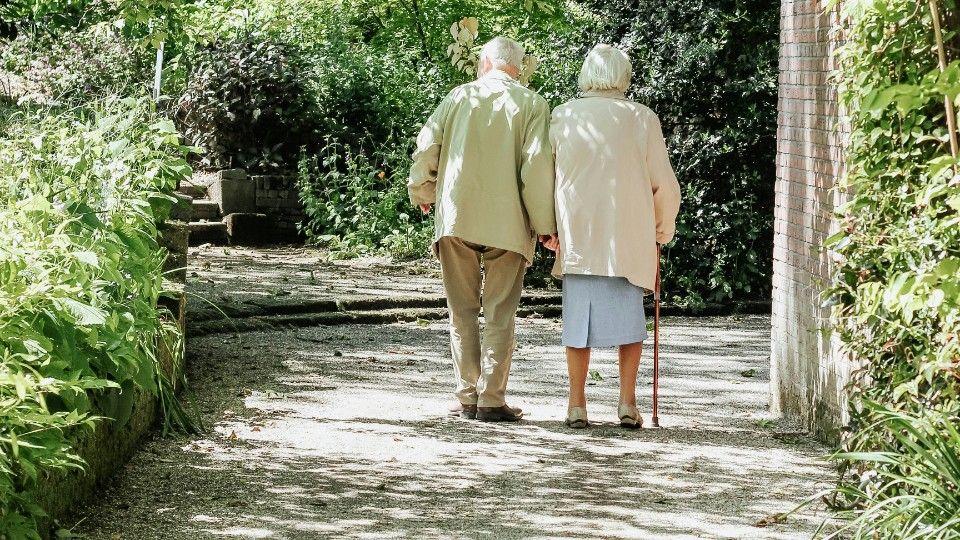 Kontroverse Debatte um Arbeitsbedingungen in der Pflege