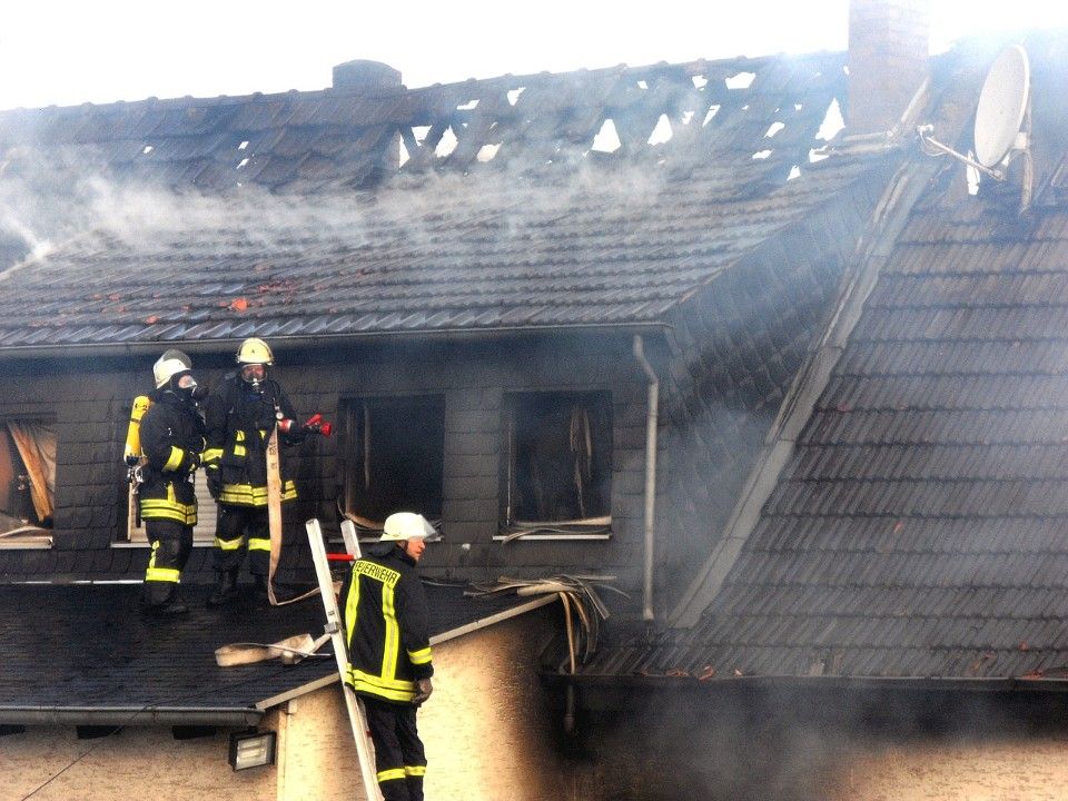 Prozess wegen schwerer Brandstiftung: Mann soll Mutter zurückgelassen haben