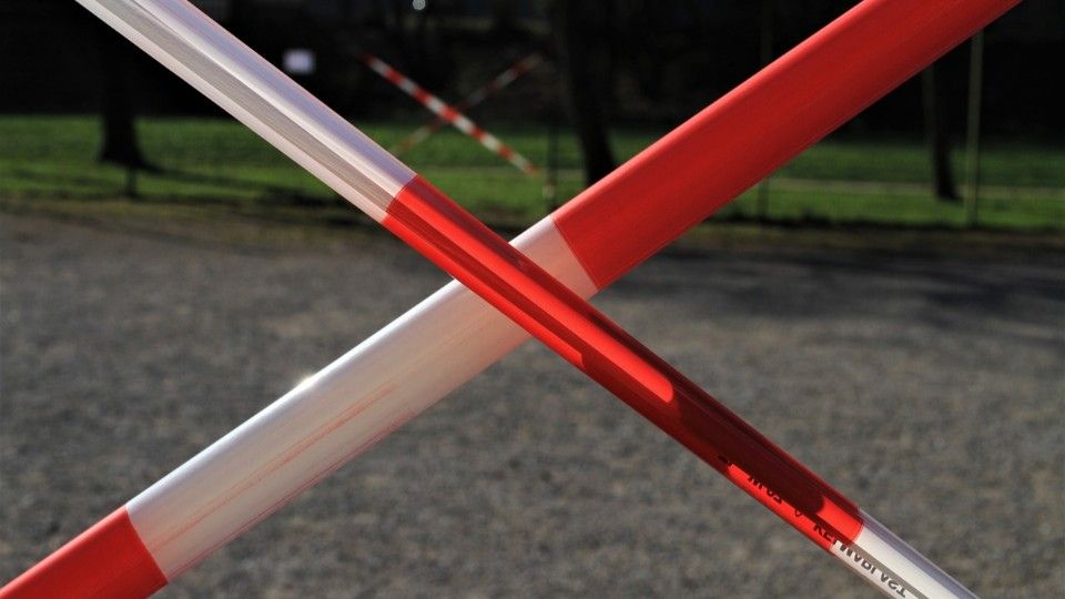 Säure-Pfütze dampft auf A61-Parkplatz