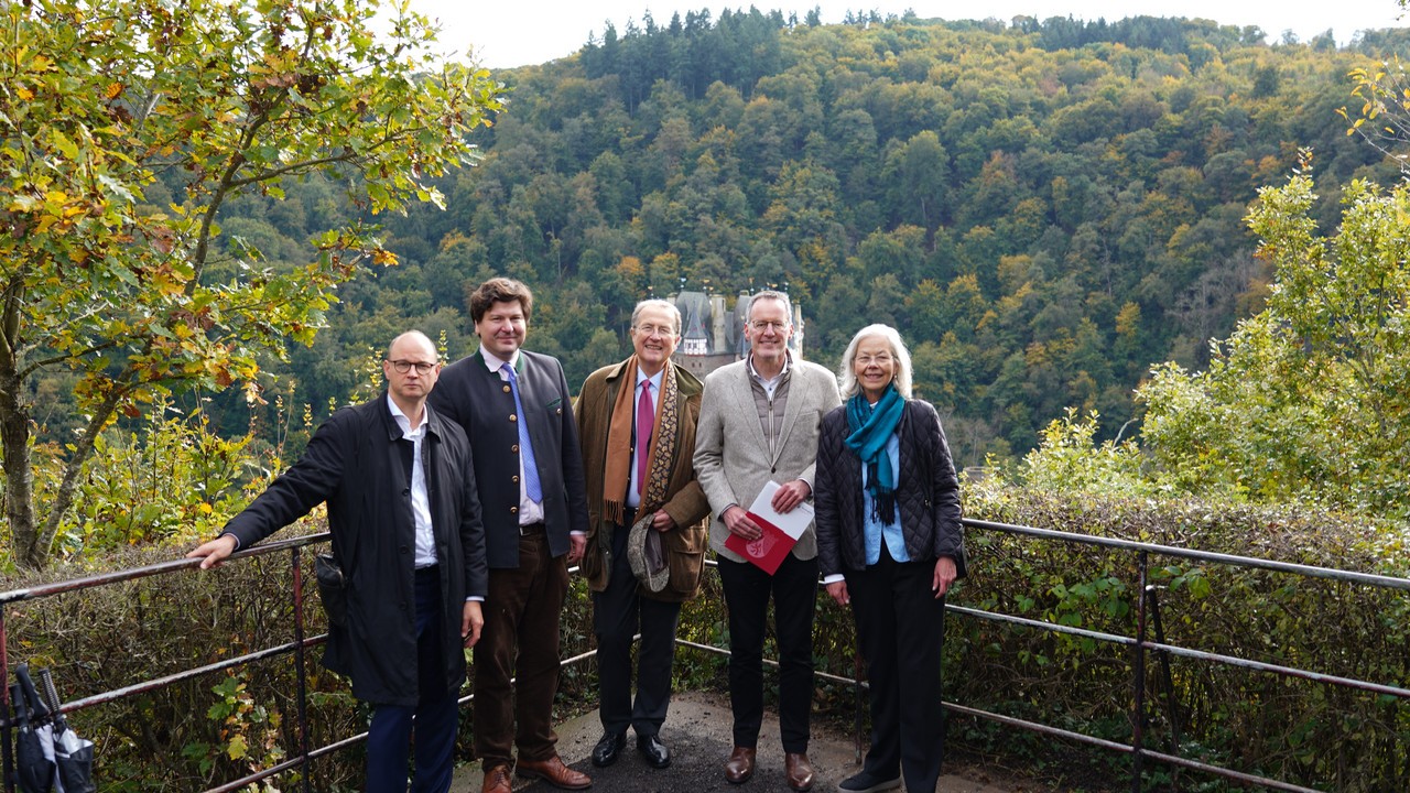 Burg Eltz und Ruine Trutzeltz erhalten 294.000 Euro für Denkmalpflege Burg Eltz und Ruine Trutzeltz erhalten 294.000 Euro für Denkmalpflege