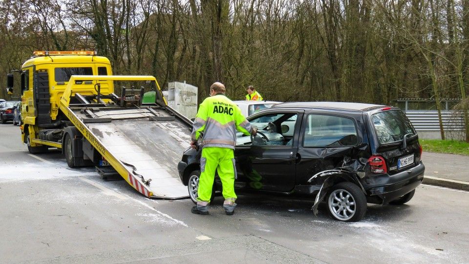 Dieblich: Auto kracht in drei entgegenkommende Wagen