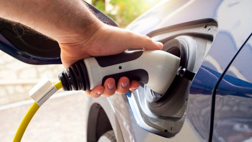 ADAC: An der Autobahn lädt es sich oft langsam