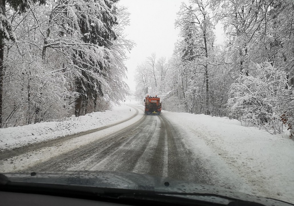 Dunkel, nass, glatt: Worauf im Winterverkehr zu achten ist Dunkel, nass, glatt: Worauf im Winterverkehr zu achten ist