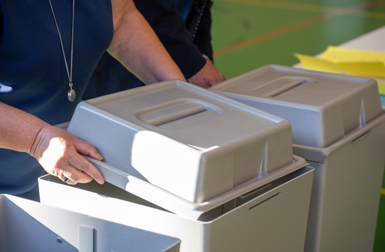 Städte setzen auf erfahrene Wahlhelfer für Neuwahl Städte setzen auf erfahrene Wahlhelfer für Neuwahl
