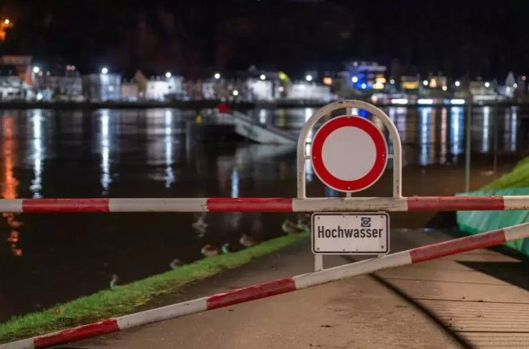 Wasserstände an Rhein und Mosel steigen weiter Wasserstände an Rhein und Mosel steigen weiter