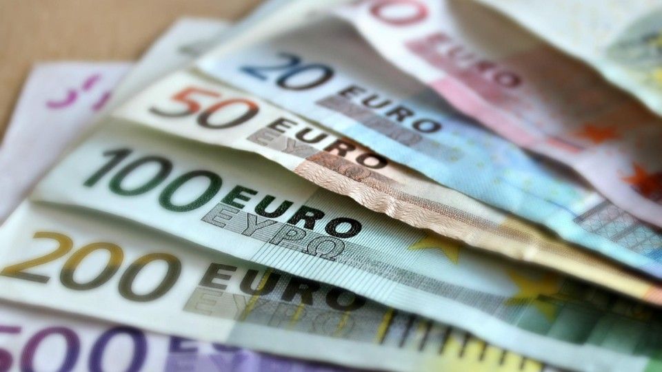 Rückzahlung von Corona-Soforthilfen - Unmut bei Friseuren