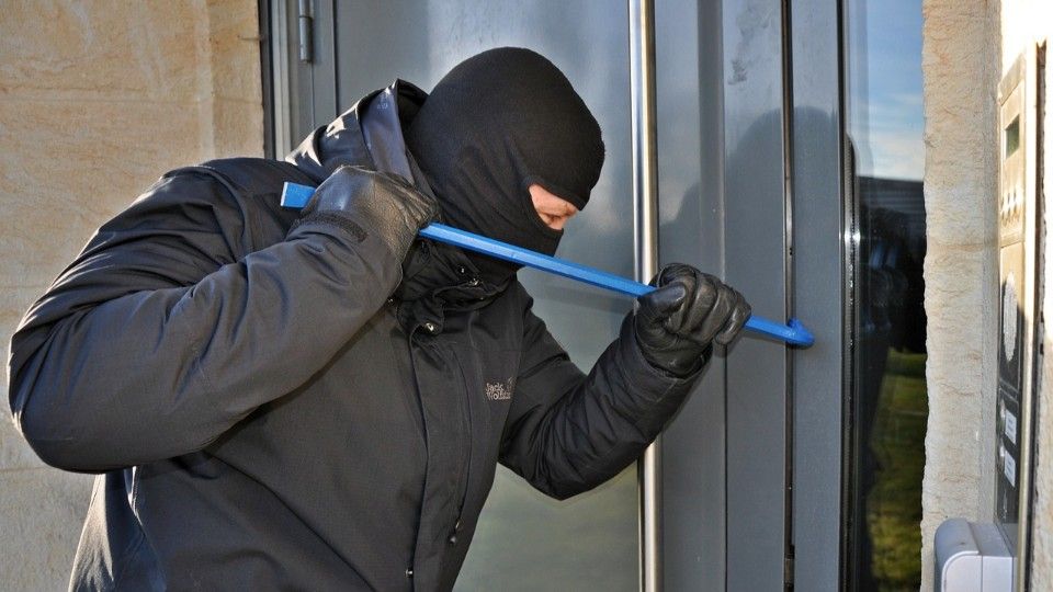 Einbruch in Geschäft in Mülheim-Kärlich - Polizei sucht Zeugen