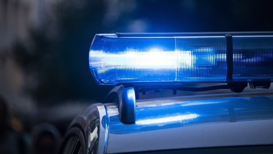 Panne auf Autobahn - Transporter kracht in Wohnmobil