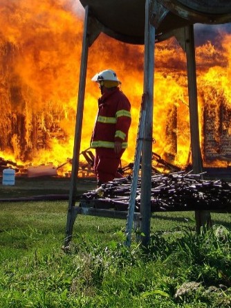 Fünf Menschen nach Hausbrand ins Krankenhaus gebracht Fünf Menschen nach Hausbrand ins Krankenhaus gebracht