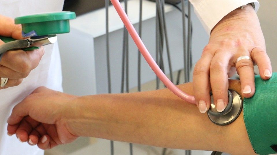 Hoher Bedarf an Pflegekräften - Stellen monatelang unbesetzt
