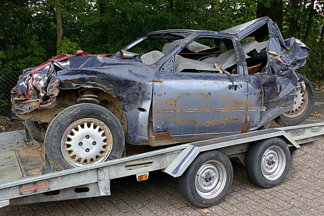 Unfall mit eingeklemmtem Fahrer – Rettungsmaßnahmen bei Streithausen