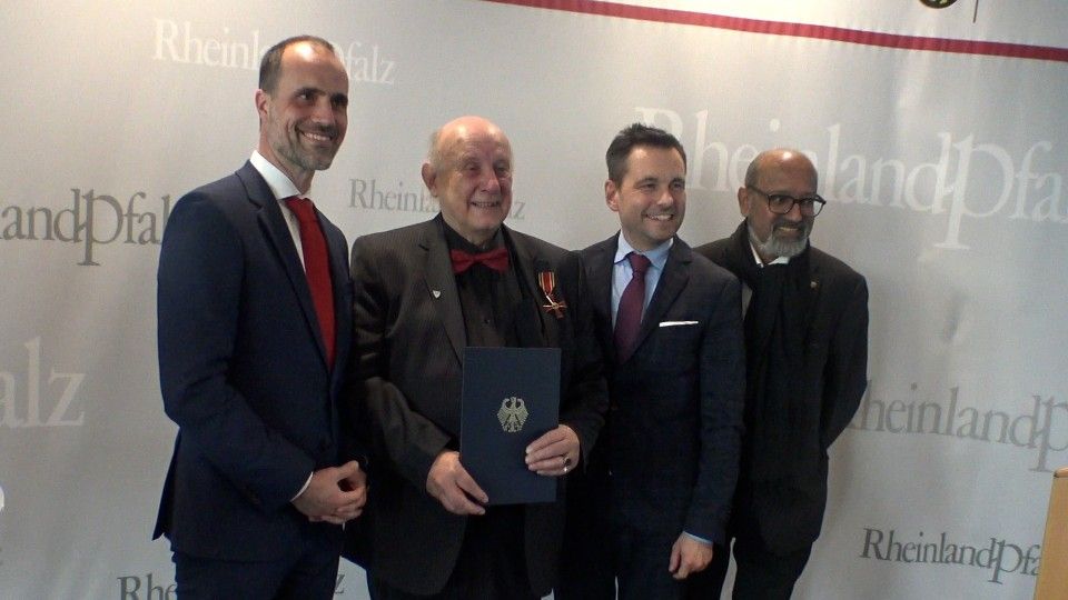 Dirk Crecelius mit Bundesverdienstkreuz am Bande geehrt