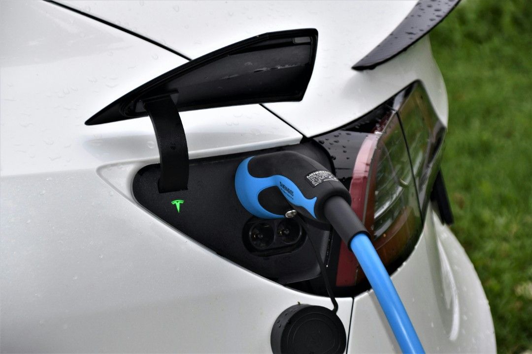E-Mobilität - woran hapert der Ausbau? E-Mobilität - woran hapert der Ausbau?