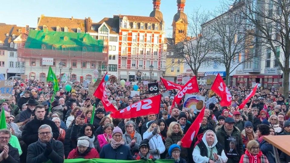 Tausende bei Demonstrationen nach Migrationsabstimmung