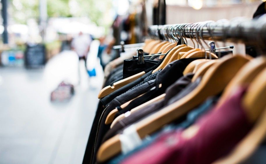 Mutiger Ladendetektiv stellt flüchtigen Dieb Mutiger Ladendetektiv stellt flüchtigen Dieb