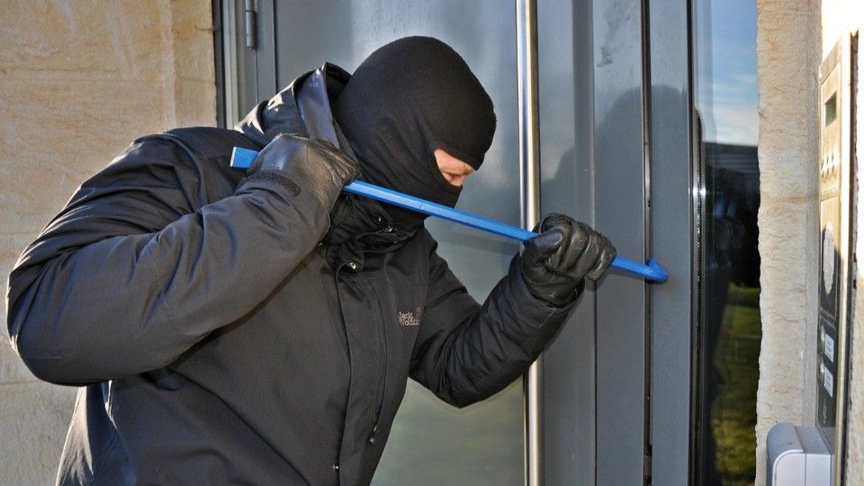 Zeugen gesucht: Einbrüche in zwei Häuser