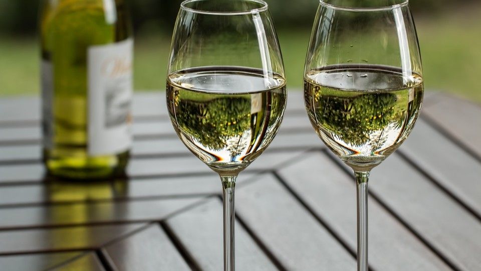 Weißwein gefragt - Bedrohung durch mögliche US-Zölle