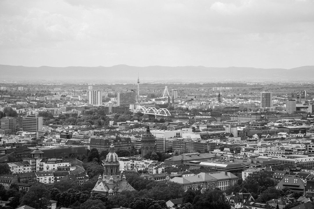 Update: Mann aus Rheinland-Pfalz fährt in Menschenmenge