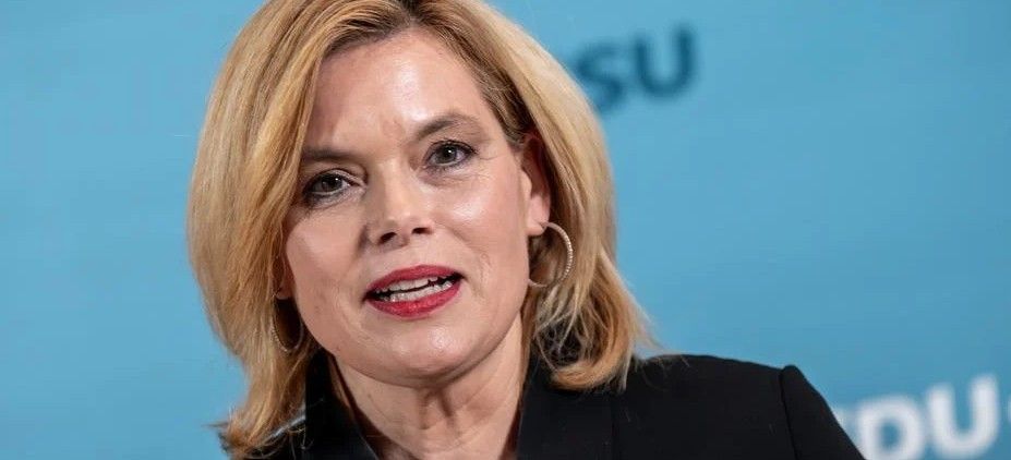 Klöckner gibt Amt als CDU-Schatzmeisterin ab Klöckner gibt Amt als CDU-Schatzmeisterin ab