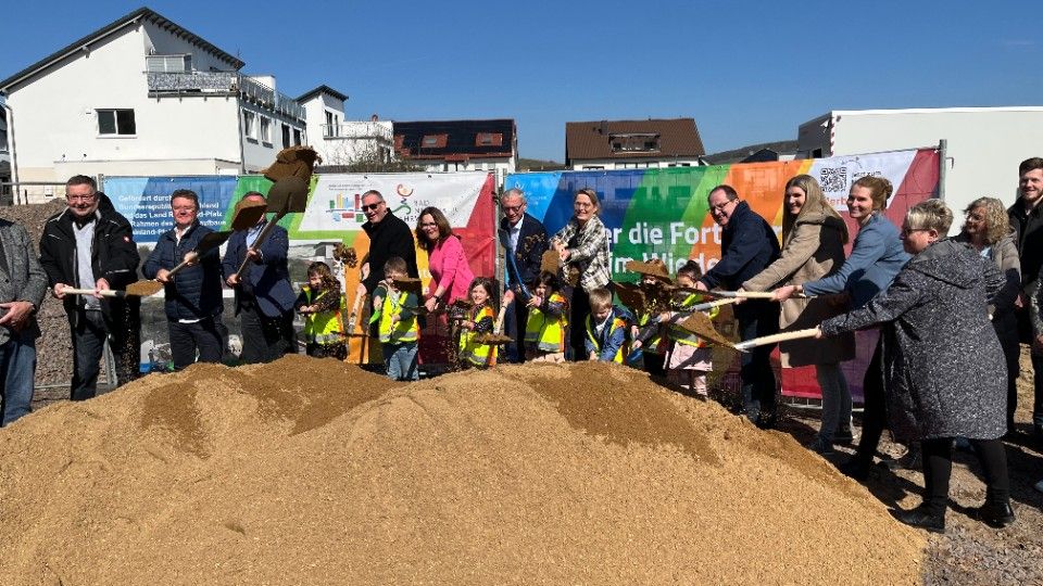 Es geht voran in Schulen und Kitas in Bad Neuenahr-Ahrweiler – Spatenstich mit Ministerin Dr. Hubig