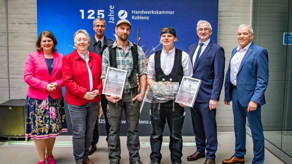 Ehrung zweier Zimmerleute für deren vorbildliche Rettungsaktion bei einem Brand in Koblenz