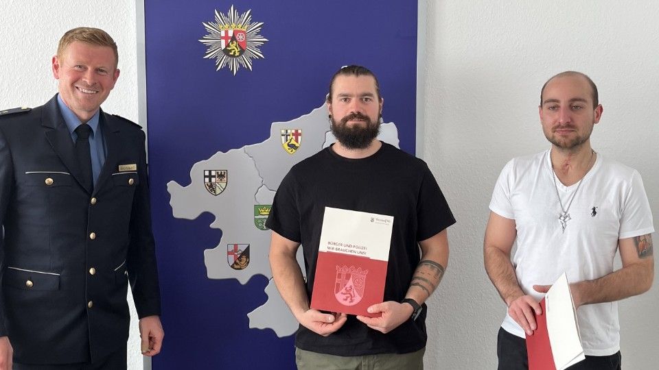 "Wer nichts tut macht mit" - Polizei Koblenz ehrt zwei Männer