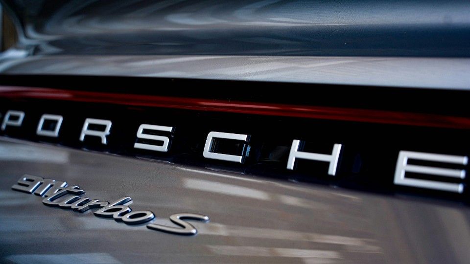 Diebstahl eines hochwertigen Porsche 911 Turbo