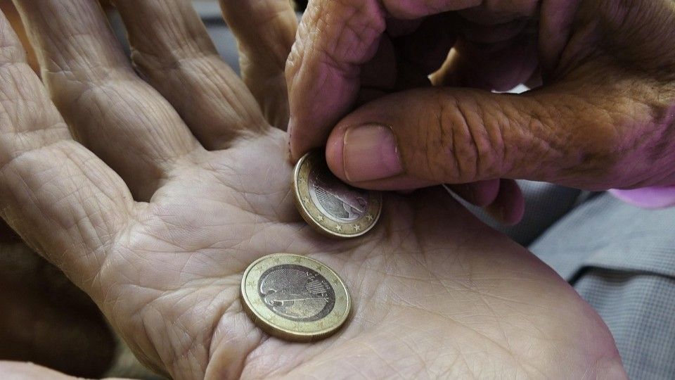 Armut im Alter - Der stille Notruf einer Generation