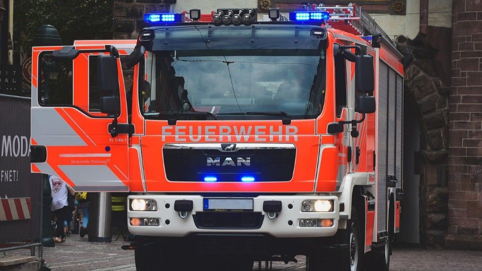 Tausende Euro Schaden bei Brand in Firmenhalle