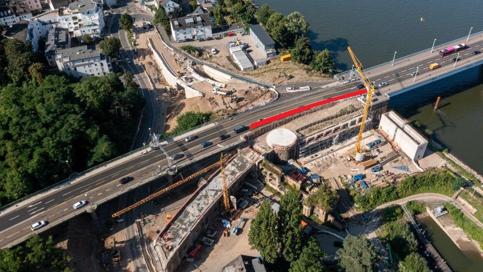 Verkehr auf der Pfaffendorfer Brücke wird im Teilbereich einspurig