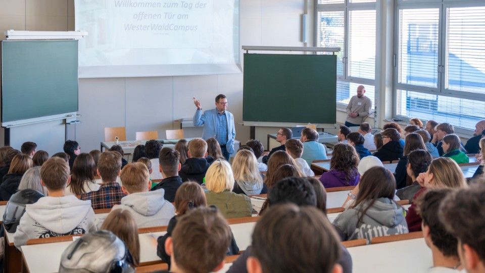 Erfolgreicher Open Day am Campus Höhr-Grenzhausen der Hochschule Koblenz