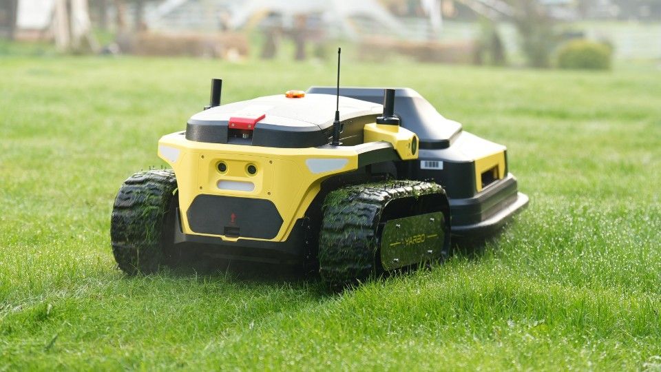 Die leise Gefahr im Gras - Nachtfahrverbot für Mähroboter
